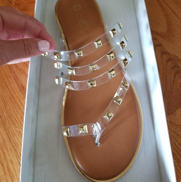 Shoes - Gel studded sandals!